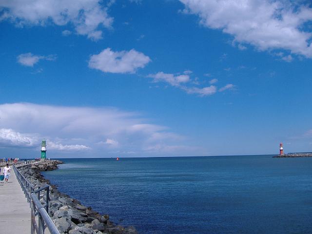 2008 - 013.jpg - Hafeneinfahrt von Rostock - Warnemünde